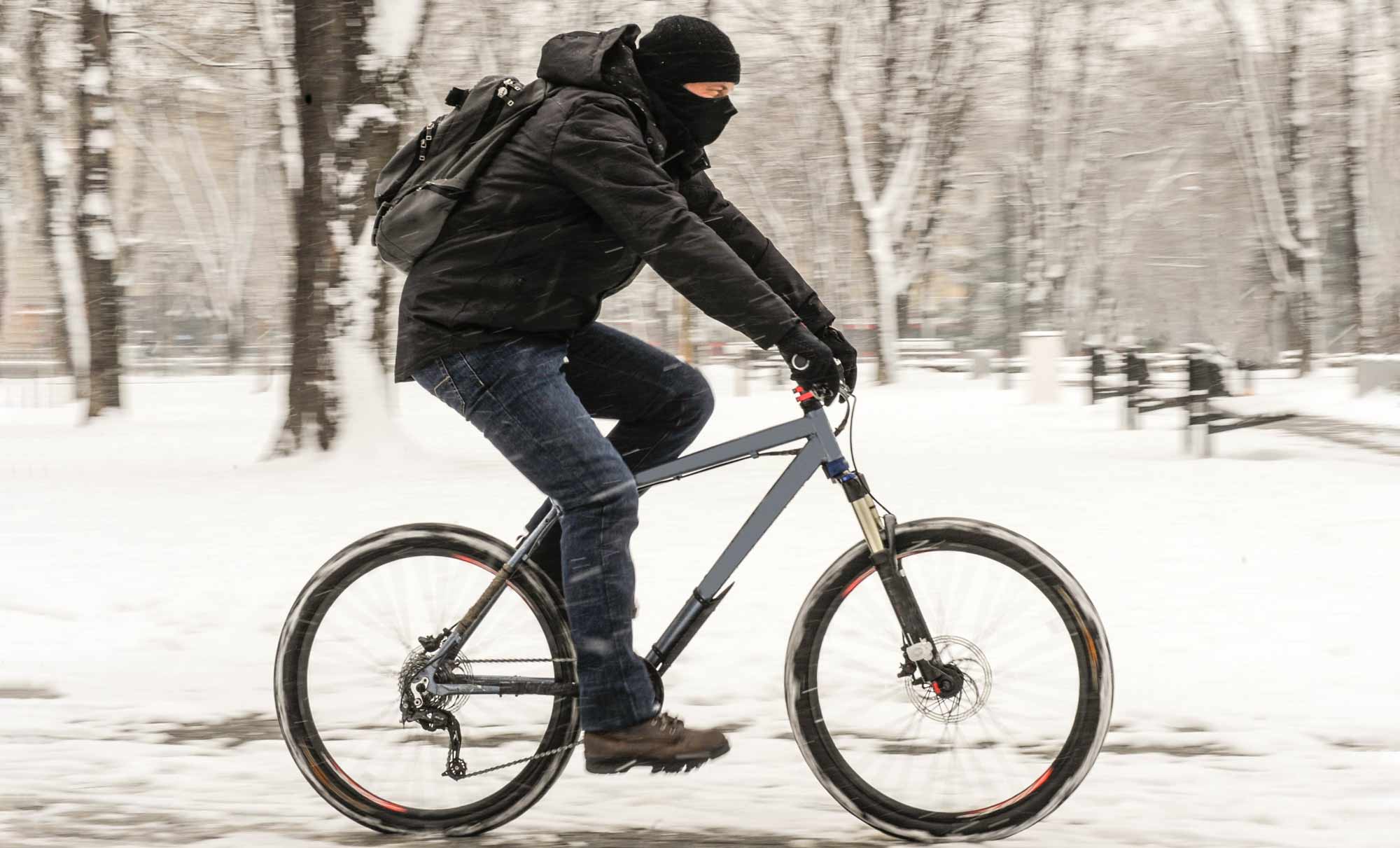 Comment bien s’équiper pour rouler à vélo en hiver ?