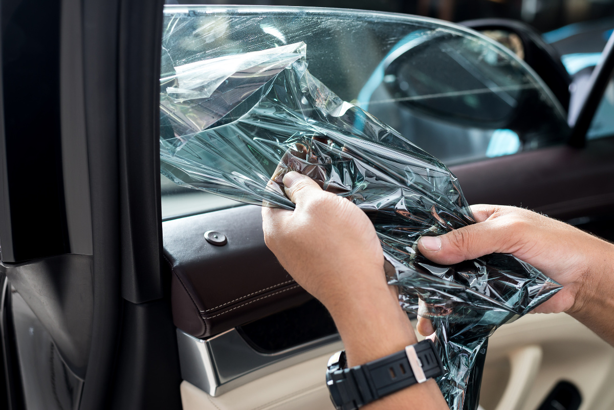 Rideau sur les vitres surteintées
