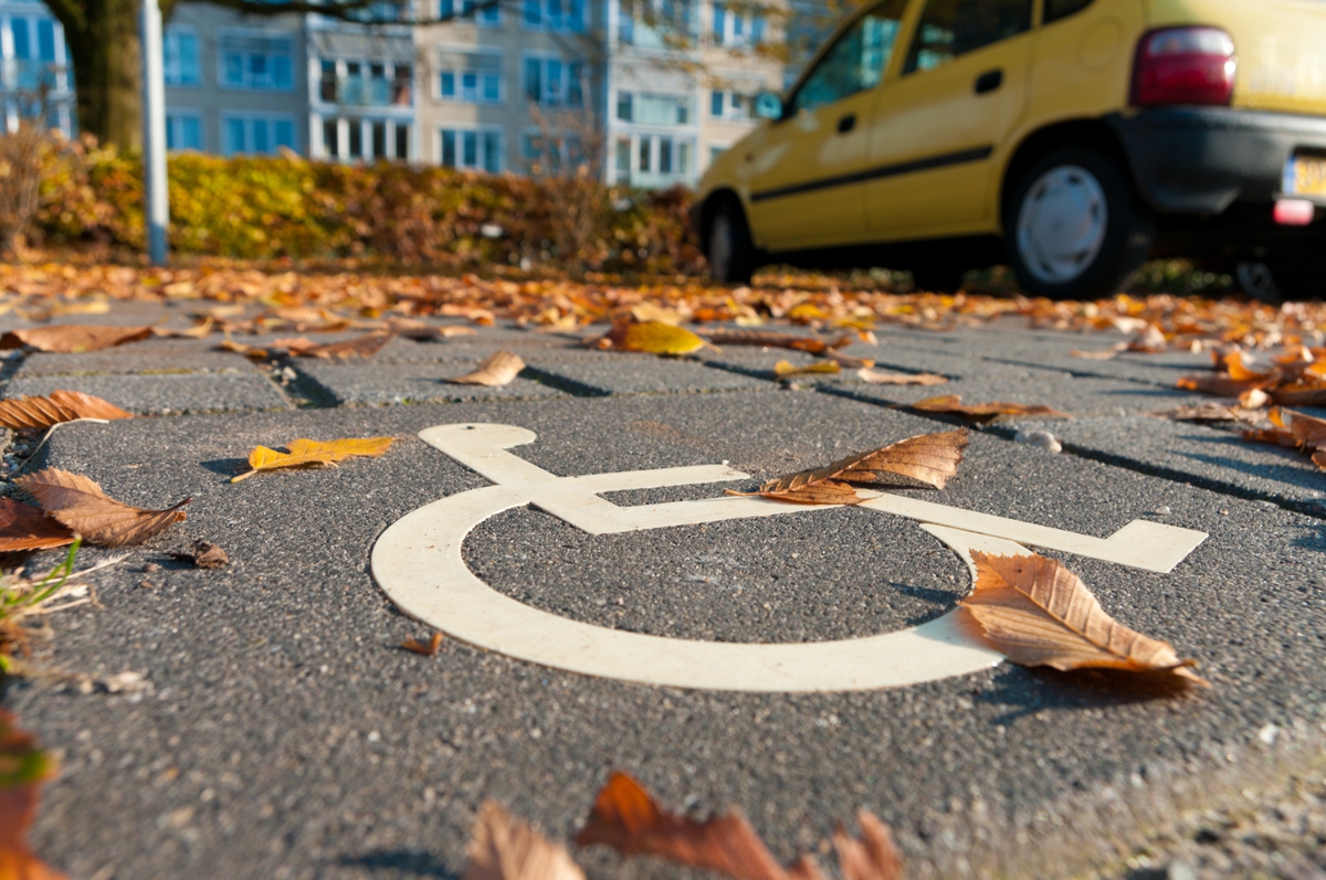 Stationnement gratuit et illimité pour les personnes handicapées