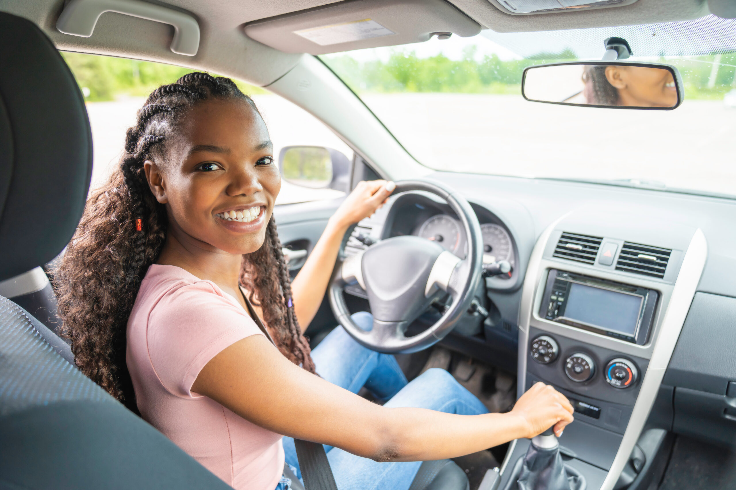 Rouler avec un permis français à 17 ans à l’étranger : possible ?